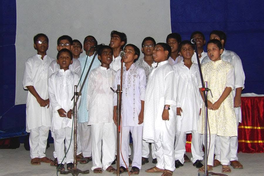 Students singing at the Diamond Jubilee
